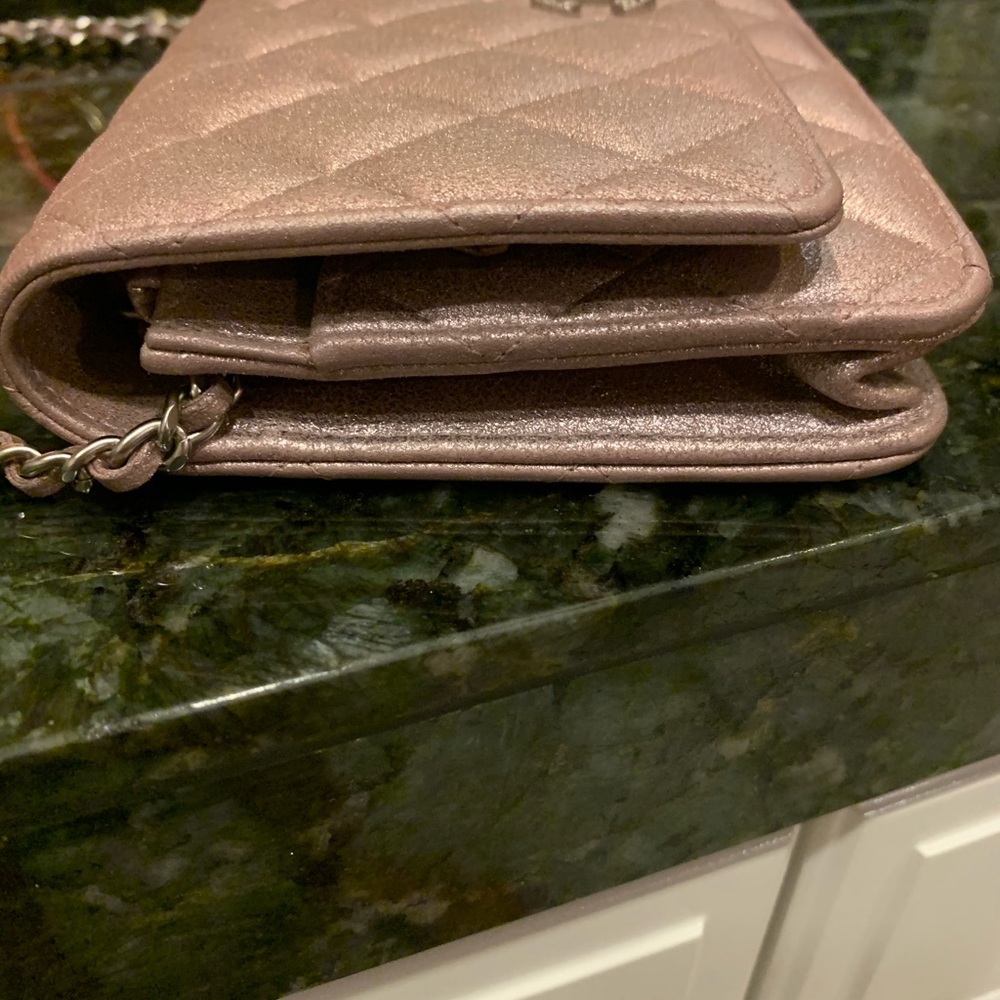 ❌SOLD❌Beautiful Chanel  iridescent rose gold Woc - Picture 7 of 12